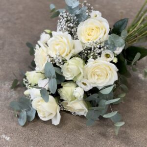 Liggande bukett elegant vit